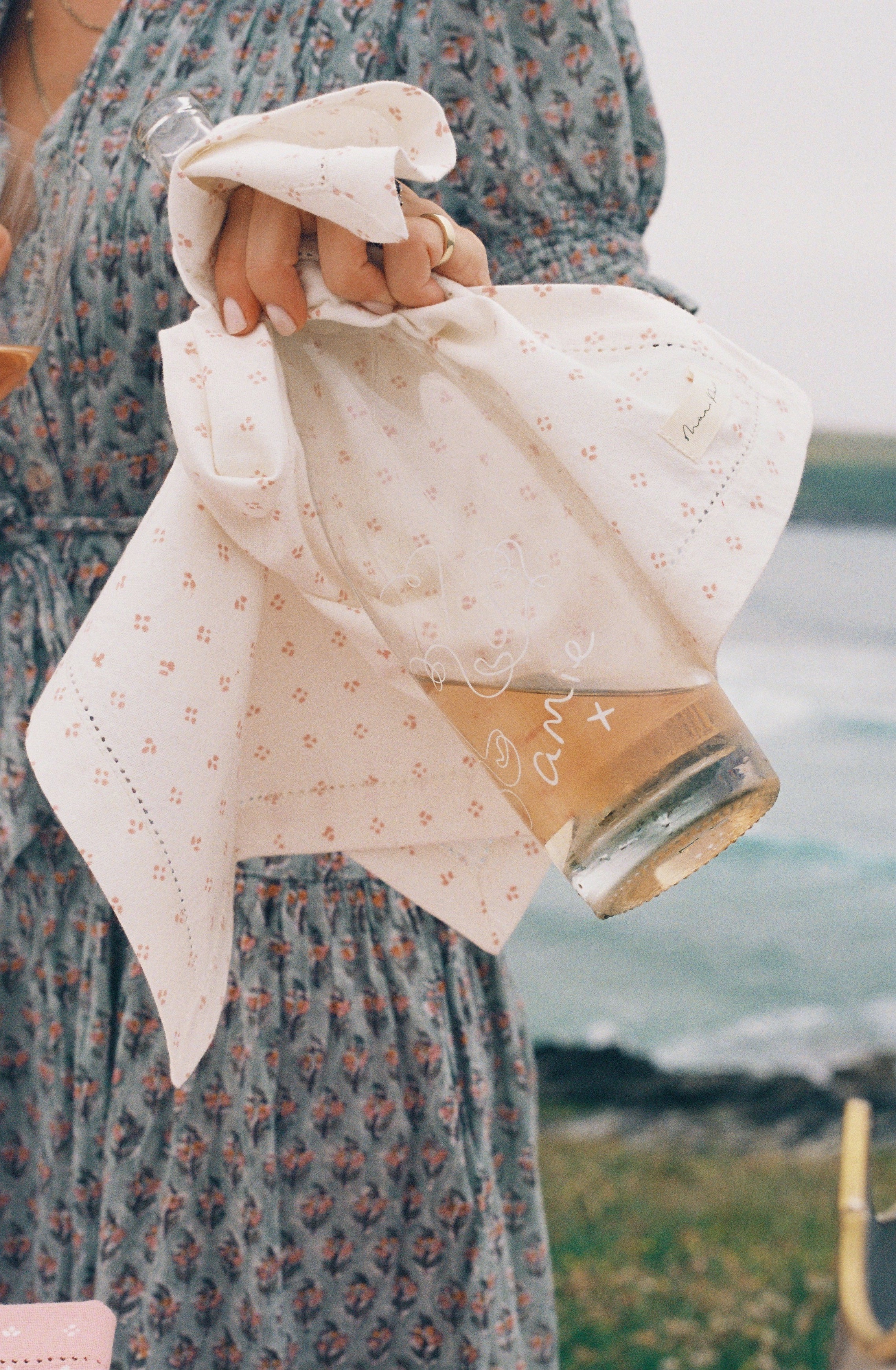 Minni Napkin - White with Red